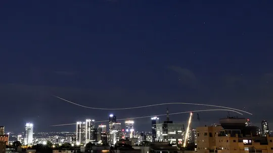 Falso: É #FAKE vídeo que mostra torres destruídas em Tel Aviv; cenas foram geradas por inteligência artificial e já viralizaram em 2025